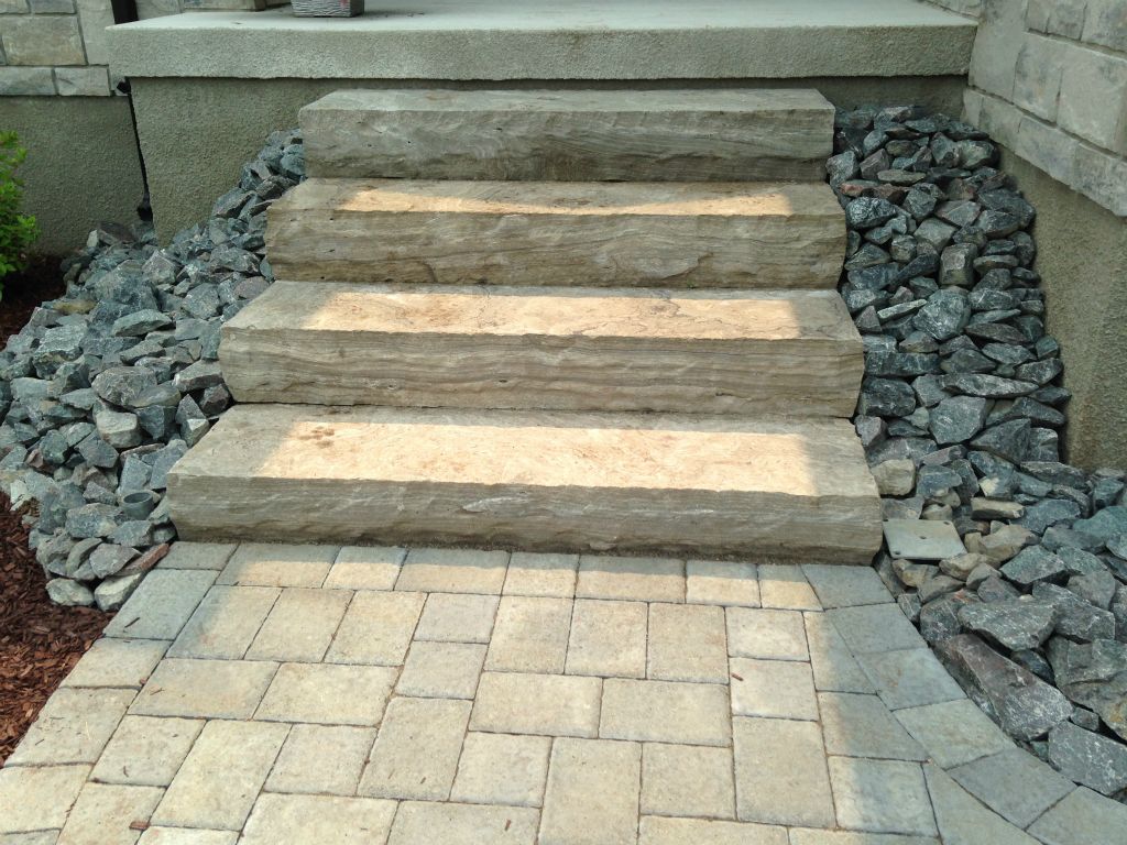 PM Landscaping Natural Walls and Steps